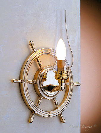 Applique lampada da parete in ottone lucido con timone e vetro trasparente  – Marcos Roma